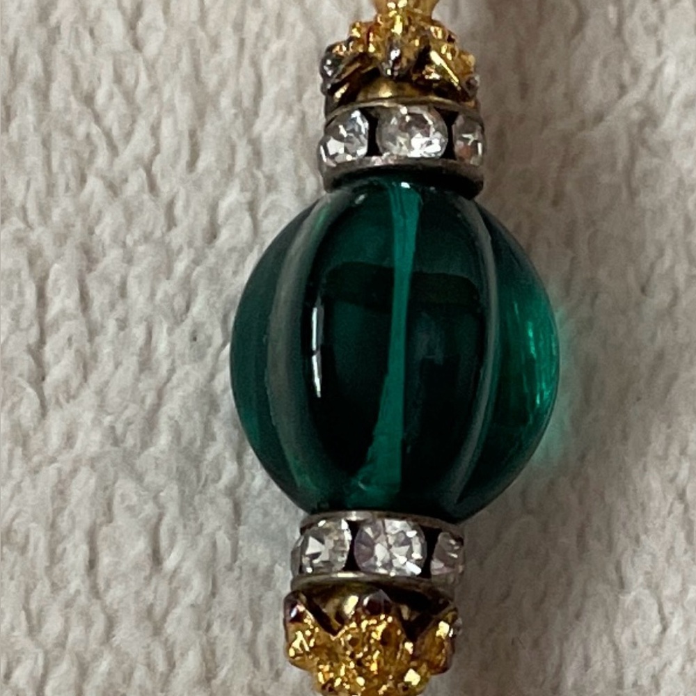 Vintage 1950’s Elegant Faux Pearl & Green Bead Necklace. 26” - Picture 3 of 4